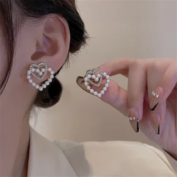 Корейски модерни композитни Обеци Бял Цвят във формата на Сърце за Жени, Темпераментни перлени обеци-карамфил в стил Ins, вечерни украса