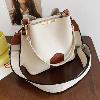 Чанта кофа, женствена чанта през рамо, 2023, Нов лесен Широка презрамка, контрастная ръчна чанта в стил ретро