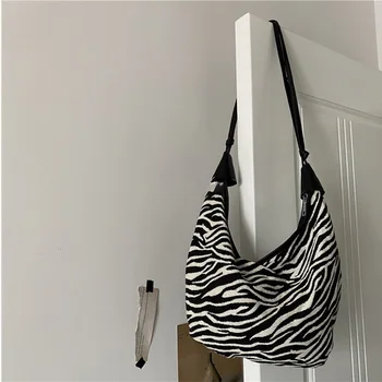 Чанта с шарките на зебра, жаккардовая хубава закръглена холщовая чанта през рамо по диагонал